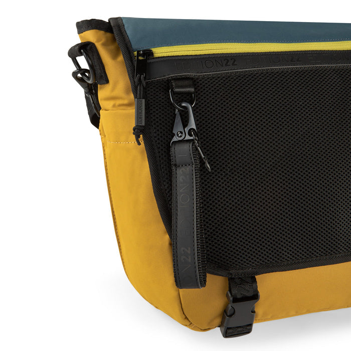 Edition22 Journey Messenger Bag *Drop Ship* - Bentley