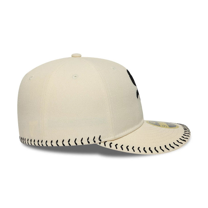 Pictured is this MLB Baseball Stitch Chicago White Sox Retro Crown 59FIFTY Fitted cap in Cream. 6