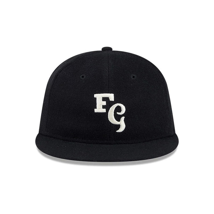 Pictured is this Fear Of God X MLB Chicago White Sox Retro Crown 59FIFTY Fitted cap in black. 3