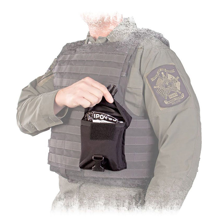 NAR IPOK™ Holder, black, with IPOK IFAK on tactical vest