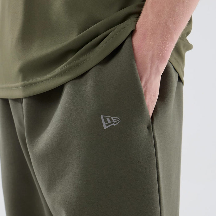 The model is wearing these MLB Core Plus New York Yankees Joggers in green. 4
