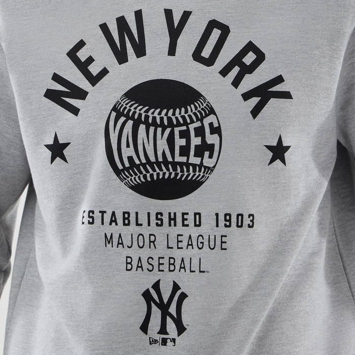 The model is wearing this MLB Graphic New York Yankees Oversized Crew Neck Sweater in grey. 5