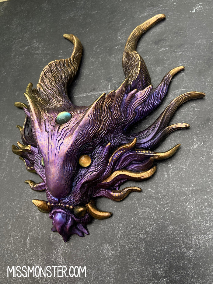 PAINTED WATCHING BEAST WALL PLAQUE