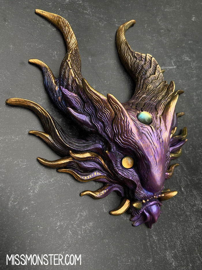 PAINTED WATCHING BEAST WALL PLAQUE