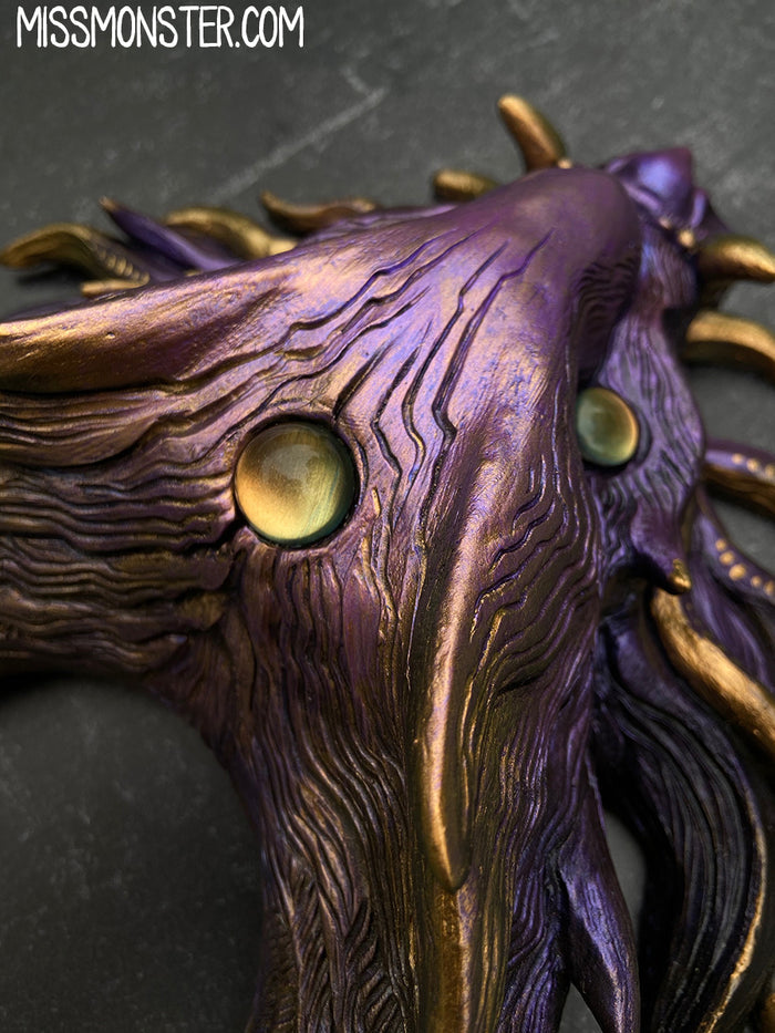 PAINTED WATCHING BEAST WALL PLAQUE