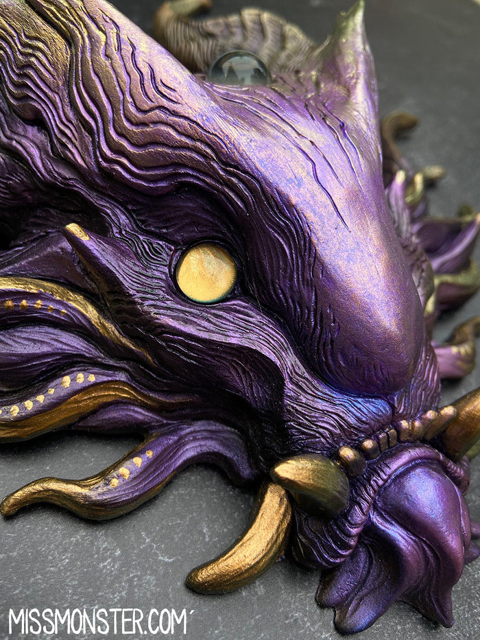 PAINTED WATCHING BEAST WALL PLAQUE