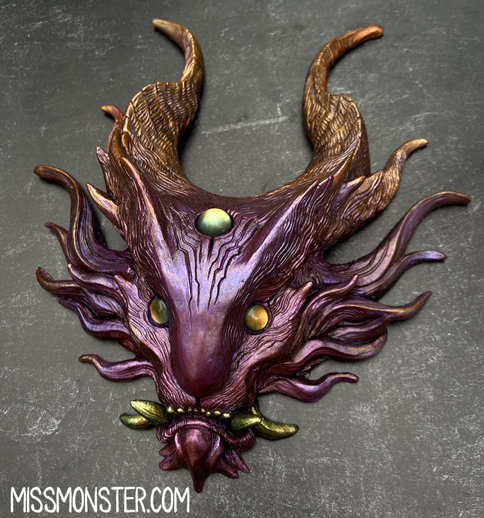 PAINTED WATCHING BEAST WALL PLAQUE