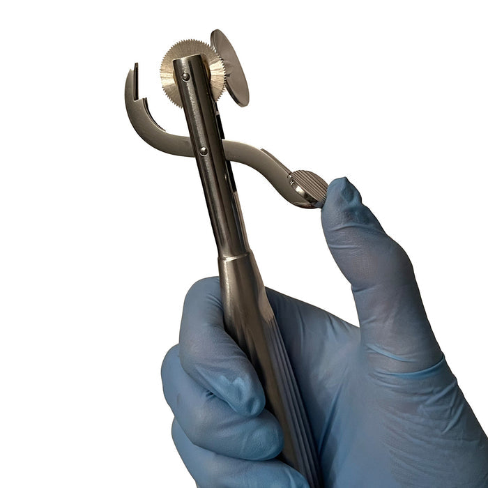 Ring Cutter in hand