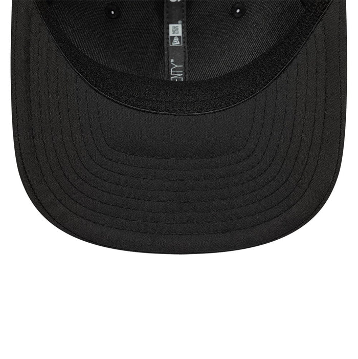 Pictured is this Catamaran Sail GP 9SEVENTY Stretch Snap cap in black. 5