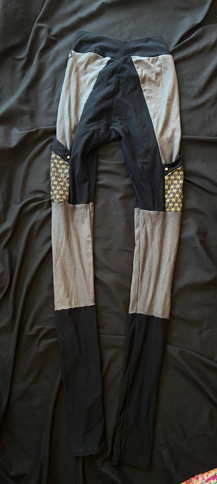 SEW MUCH LOVE RYDER LEGGINGS SIZE MEDIUM