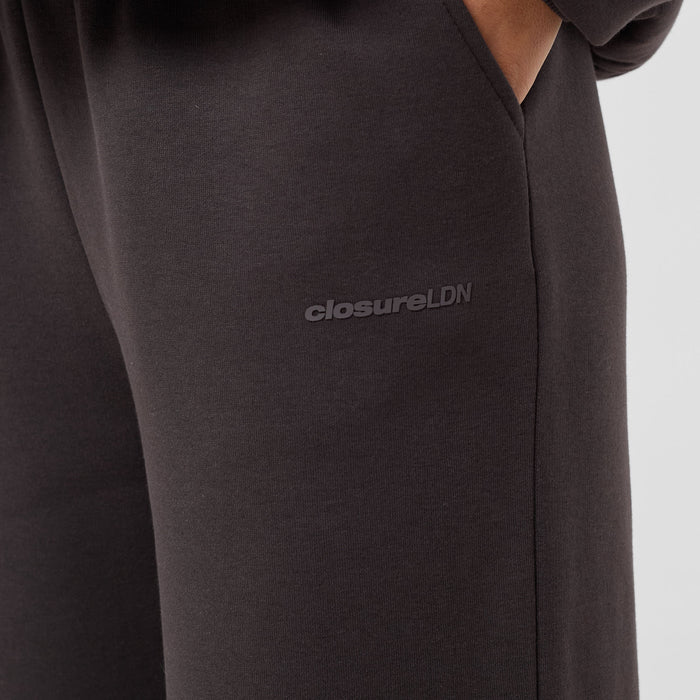 Tonal Core Logo Open Hem Jogger | Espresso