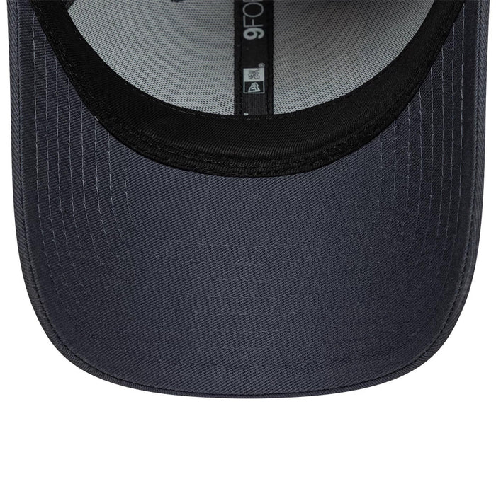 Pictured is this Vespa Logo 9FORTY cap in grey. 5