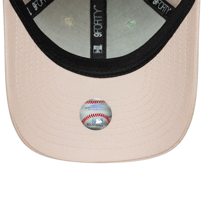 Pictured is this Youth MLB Colourblock New York Yankees 9FORTY cap in pastel pink. 5